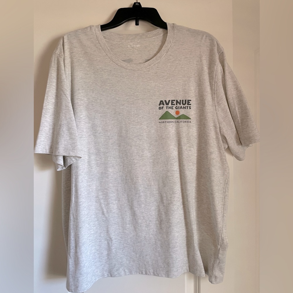 XL size light gray Adventure of the Giants comfy t-shirt